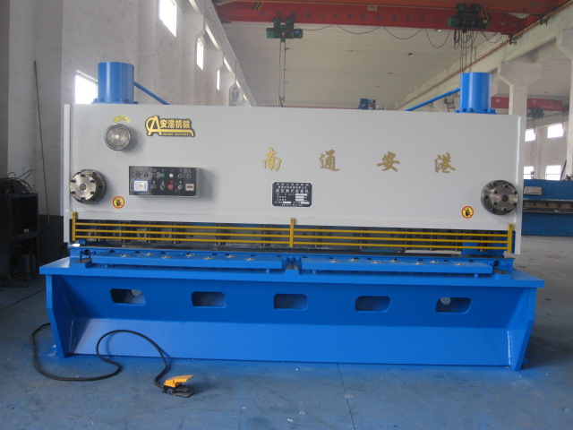 QC11Y經(jīng)濟型液壓閘式剪板機